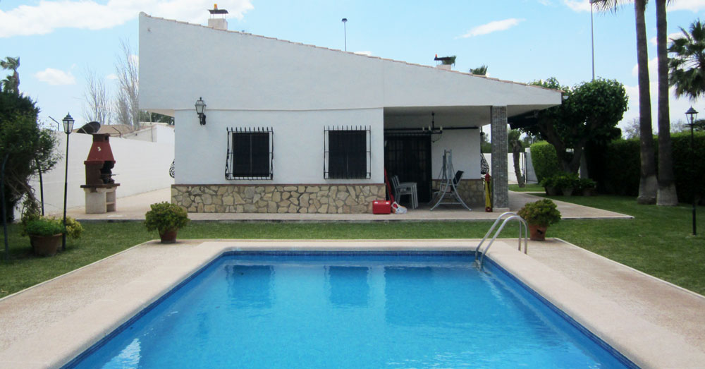 Reforma de SyS 4 Fachada principal de casa antes de ser reformada por Andu Arquitectura