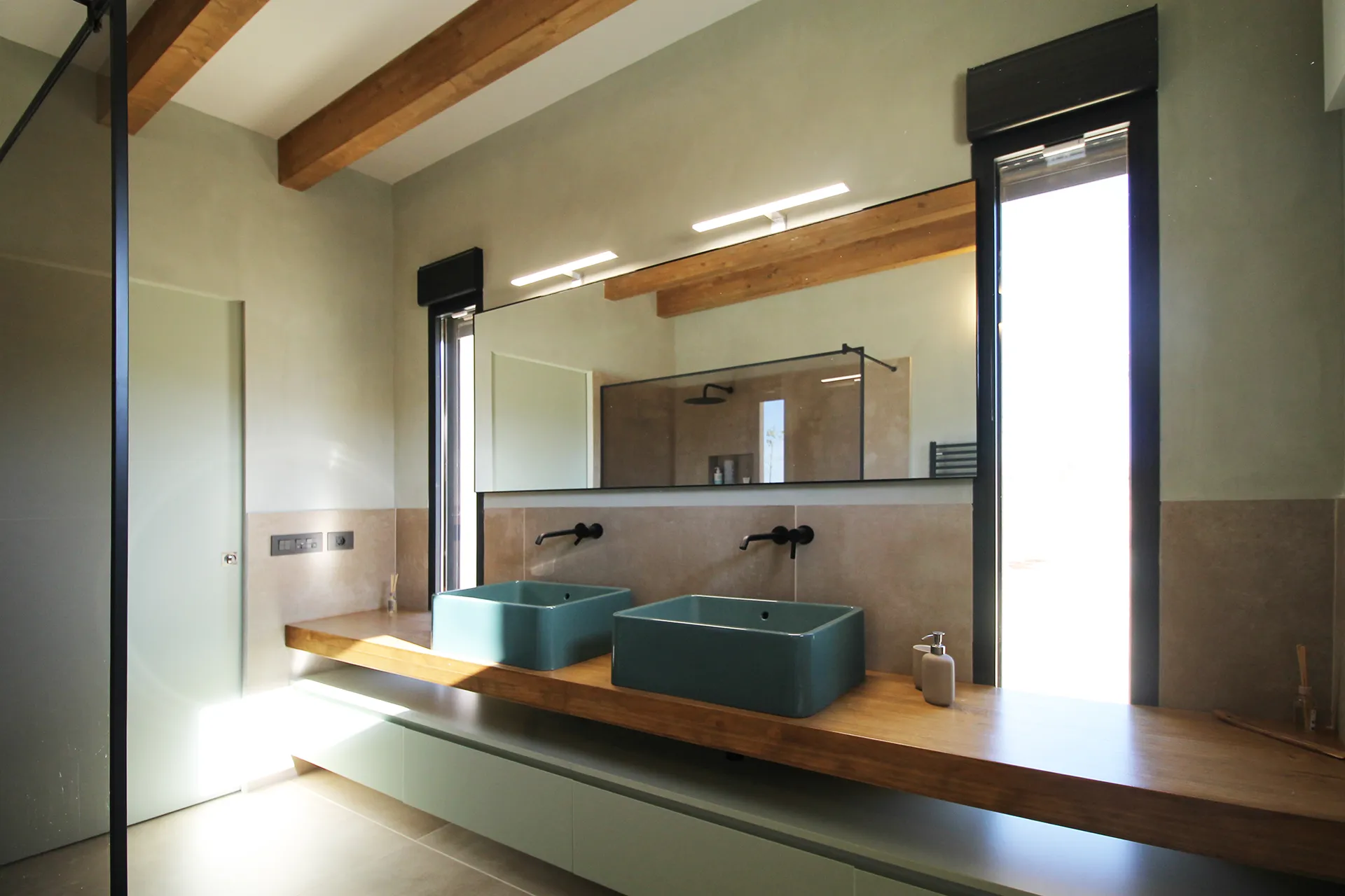 Casa AyC 8 cuarto de baño en casa de madera en alicante de Andú Arquitectura